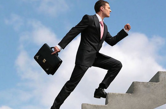 獵頭資訊-年近三十月薪2萬元，她，是怎樣做到的？